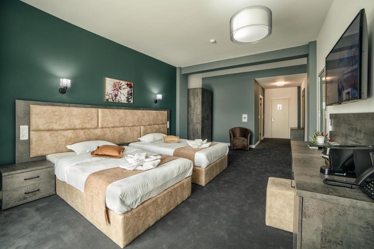 Hotel Nordic Twins & Wellness Radauti Ngoại thất bức ảnh